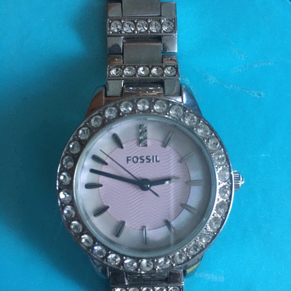 Fossil silver watch with matching jewelry set - Picture 3 of 6